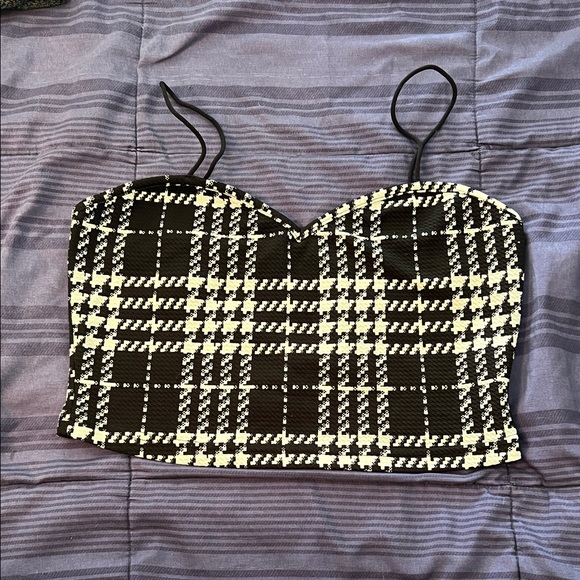Tops - Stylish Black and White Plaid Women's Crop Top